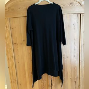 Minimalistic Black Dress by Iridium